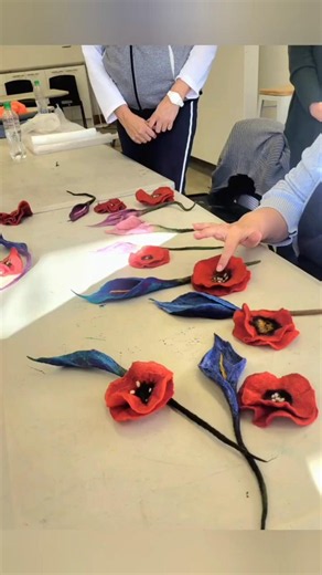 Creating Beautiful Felt Flowers | Felting Workshop -Wonderful Wool Creations #FeltingClass #workshop