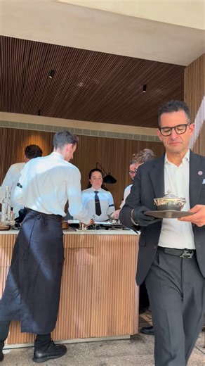 La primera trufa blanca de la temporada. Por @samarela1976 en @desde_1911 By www.anatomiadelgusto.com #foodporn #follow #anatomiadelgusto #foodstyling #food #foodie #foodpic #michelinrestaurant #michelinstar #michelinguide #michelinstars #mariscos #seafood #desde1911 | Anatomía del gusto