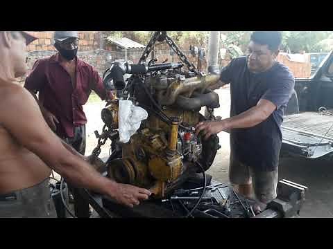 Motor MWM d 229 de três cilindros do Agrale funcionando