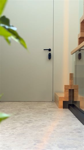 DIY • IKEAHACKS • HAUSUMBAU on Instagram: "#abusone 🔒- Anzeige* - Ich liebe Lösungen, die den Alltag leichter machen. Mit dem ABUS One Loxeris Türschlossantrieb öffne ich meine Tür per App oder über die HomeTec Pro Tastatur – ganz ohne Schlüssel. Und mit der ABUS One KeyGarage lassen sich Schlüssel flexibel und sicher teilen. Freiheit, die leise mitläuft. @abus_security ---- *Anzeige mit Auftrag . . . . #ABUS #FreedomUnlocked #abusloxeris #zuhausesicher"