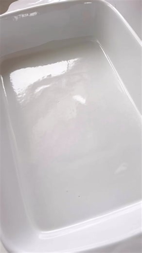 😍Rhubarb Dump Cake is always a hit! If you’ve got rhubarb, give it a try! 🙌🏼 RECIPE —> https://dancearoundthekitchen.com/rhubarb-dump-cake/ | Dance Around the Kitchen