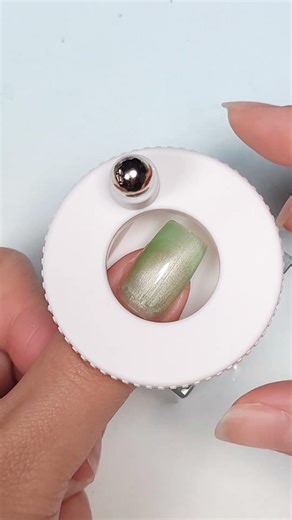 360° Rotating Cat's Eye Magnet🧲 #CatEyeMagnet #Magnetic #NailTools #CatEyeEffect #brightrainbownails