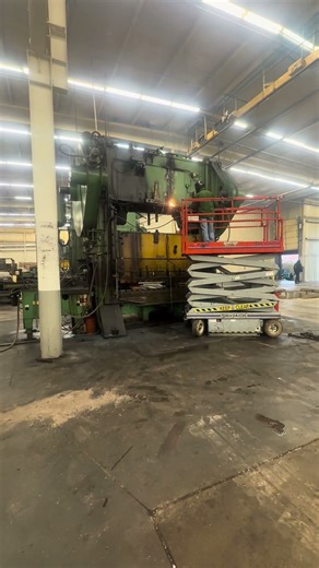 We own the biggest Forklift in Chicago and we can scrap your largest machine