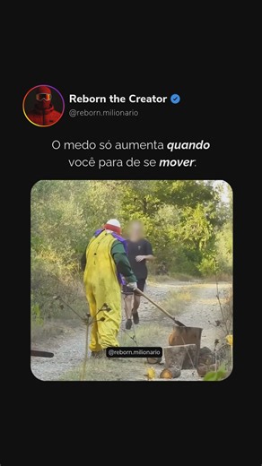 Reborn the Creator on Instagram: "O medo só cresce quando você para. O primeiro cara viu o palhaço e travou. Imaginou coisa demais. Criou ameaça onde não tinha. Deu poder pro medo. Parou. O segundo nem pensou. Nem analisou. Nem dramatizou. Só seguiu correndo. Porque quem tá em movimento não dá palco pra medo. Medo precisa de tempo, de imaginação, de pausa. Quando você continua andando, ele fica pra trás. Na vida é igual. Quem para pra pensar demais cria desculpa. Cria receio. Cria história na ca
