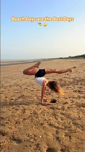 WHO ELSE LOVES DOING GYMNASTICS ON THE BEACH? #shorts #gymnastics #contortionist