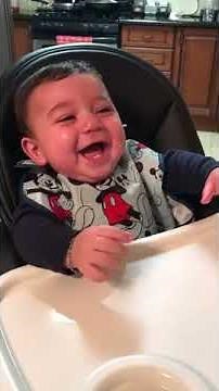 Baby laughing hysterically at mom - 990087