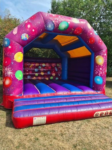 The best bouncy castles and inflatables I seen in 2025,2024 and 2023! Pic slideshow. April 2026.