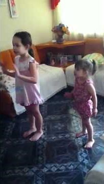 Stefany & Melyssa dancando