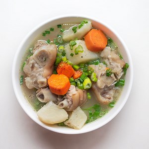Vietnamese Pig Feet Soup with Potatoes and Carrots (Canh Giò Heo Khoai Tây Cà Rốt) - Vicky Pham