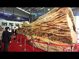 Zheng Chunhui Longest continuous wooden sculpture in the world
