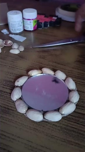 diy mirror by using pistachio's shell's 🪞🌷✨#diy #aesthetic #mirror