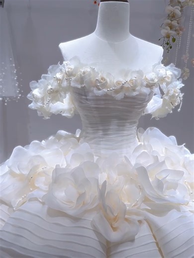 🌿 La beauté prend forme sous des mains délicates 🌿✨ Vẻ đẹp được tạo nên từ sự thủ công tinh tế 🌸 🫶🏻 Nhận đặt may & cover mọi mẫu váy cưới Cân chỉnh chuẩn form – chuẩn từng số đo 🫶🏻 --------------------------------------------------- 𝐋𝐚 𝐏𝐞𝐭𝐢𝐭𝐞 𝐌𝐚𝐫𝐢𝐞𝐞 📞 Hẹn thử váy & báo giá mẫu có sẵn: 𝟘𝟛𝟛.𝟡𝟙𝟙.𝟙𝟙𝟛𝟜 ⏰ Thời gian làm việc: 9:00 – 21:00 (hàng ngày) 📱 WhatsApp: 84 339 111 134 📱 Line: Lapetitemariee10 ✈️ Nhận ship váy toàn thế giới ( International Shipping ) 💒 Địa chỉ