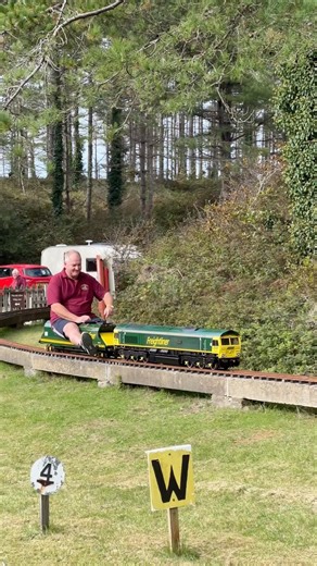 FREIGHTLINER POWER! The 5” Gauge Class 66 Heavy Hauler 🚂💚 #MiniatureRailway