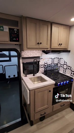 2023 Sunseeker 2350LE Class C Motorhome Tour