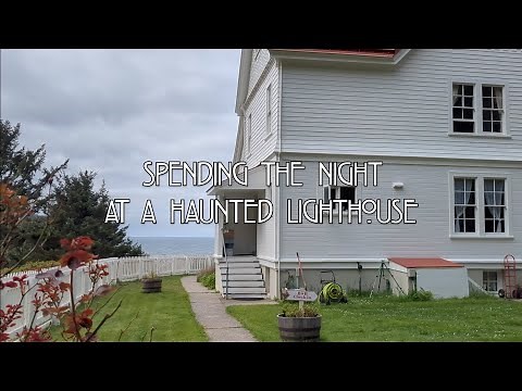 Sleeping with Ghosts at the Haunted Heceta Head Lighthouse | Oregon Coast