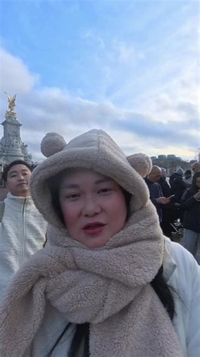 到英国伦敦的第一站“白金汉宫” 到英国伦敦的第一站“白金汉宫”，来探访伦敦心脏，感受白金汉宫的古典魅力！#英国地标建筑 #美好时刻拍照留念 #历史建筑文化