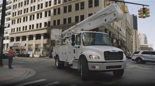 1.1K views · 65 reactions | Now with even more ways to #WorkSmart. The new factory installed Backup Alert System with the Interactive Touch Screen Display is available this spring. ✔️ 7" Interactive touch screen display ✔️ Fully integrated backup camera ✔️ Reverse proximity sensor | Freightliner Trucks | Facebook