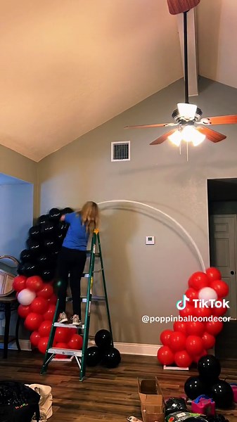 Build a Mickey Arch with us♥️🖤 #mickey #buildwithme #disney #mickeyears #balloons #balloonartist #balloondecor #balloons #timelapse #birthday #mickeybirthday #birthdayparty #partyplanner