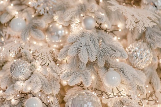 Why White Christmas Trees Turn Yellow (How To Fix It) - The Home Tome