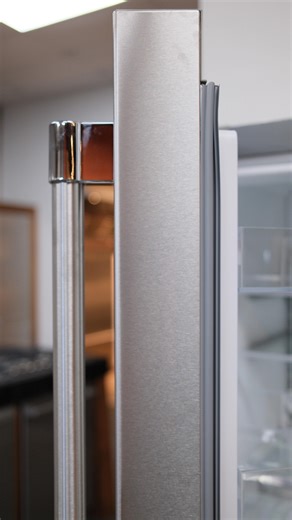 🔥 Now On Display: Thermador’s New T36FL821NS 🔥 If you’ve been waiting for a freestanding counter-depth fridge that actually performs like a built-in… this is it. The Thermador T36FL821NS is now on display at Mullets Appliances — and it’s loaded. Here’s what makes it special: ✨ Dual Compressor System – Separate cooling systems for fridge & freezer. That means better humidity control, no odor transfer, and longer-lasting food. This is the kind of feature you normally see in high-end built-ins. ❄
