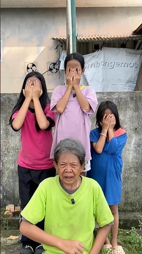 children singing the duck song
