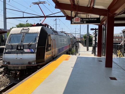NJ Transit delays hit 60 minutes after train breakdown, wire problems