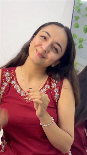 Mansi🌙 | fashion influencer on Instagram: "Upgrading to the latest version of me!🤓😋"