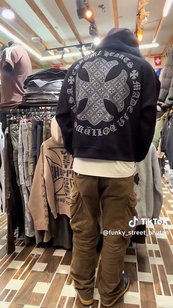 #Bhutan. These are all crop hoodies with all single color . Heavy Cotten material for perfect winter or pre winter. #bhutanesetiktoker #funkystreetbhutan #tiktokbhutan #fypシfylpシ