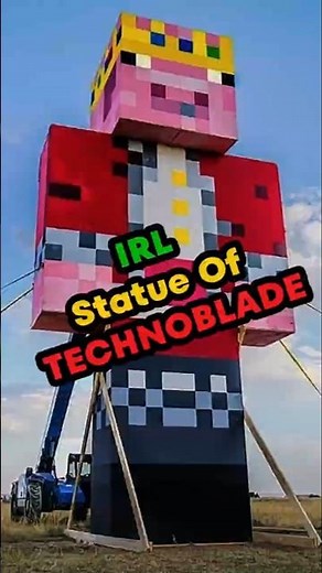 He Built a Giant Minecraft Statue for Technoblade…