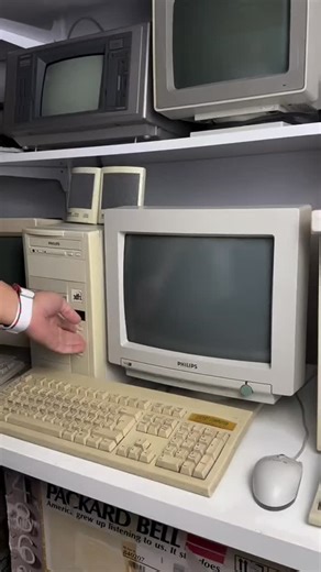 Remember you enterprise 记得你电脑店 on Instagram: "Windows95 电脑 #怀旧"