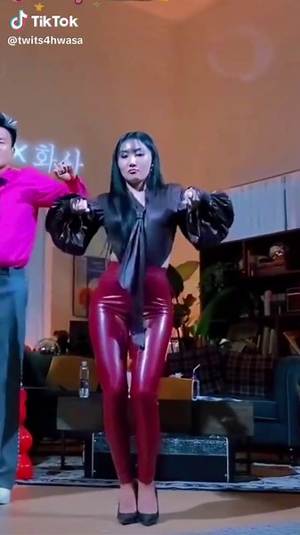 Hwasa Pants Fashion: Stylish Outfits by Hwasa