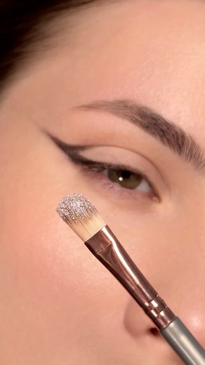 Save Makeup trick for hooded eyes 🖤✨ #makeup #hoodedeyes #eyemakeup #makeuptutorial #beautytips | Beauty UGC