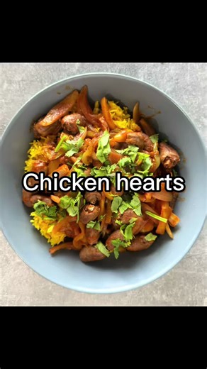 Cooking Chicken Hearts: The Hidden Gem of Nutrition! 🫀🐓 Did you know that chicken hearts are not only budget-friendly, but they also pack a serious punch when it comes to nutrients? 💪✨ Ingredients: 2 onions julienned 1 green pepper 1 yellow bell pepper (you can use any colour you have) 200g tomato passata Spice mix: 2 tsp cumin 1 tsp garlic powder 1 tsp chilli flakes 1 tsp black pepper Nutritional Benefits: ✅ High in Protein: Perfect for muscle recovery and growth! ✅ Rich in Vitamins: Loaded 