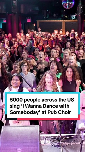 5000-Person Pub Choir Singing 'I Wanna Dance With Somebody'