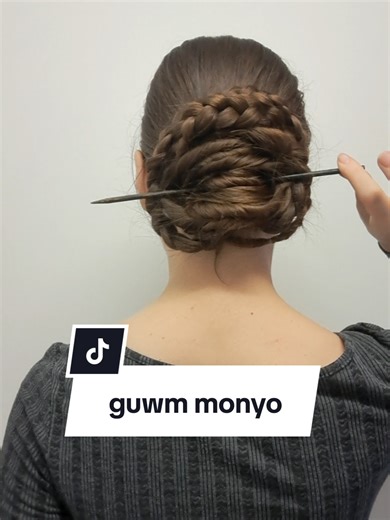 guwm deshaz el primer moño de fallera que me he hecho para practicar y ver si tenía suficiente pelo natural como para no necesitar mallas (si lo hubiera hecho con la gomina reglamentaria no creo que se hubiera deshecho así😂) #valència #jaestemenfalles #peniadofallera #guwm