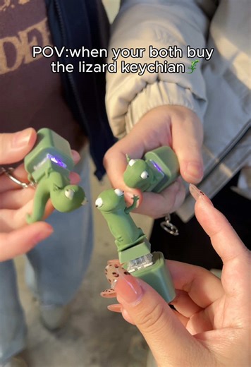 This lizard keychain fixed my boredom... it's too much fun.#blackfriday #lizard #keychain #tiktokshop #lizards