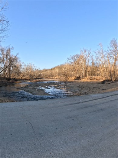 Here is a beautiful creek off a St Genevieve County Road. This is near Minnith, Missouri. This little spot is packed in the summer with everyone enjoying the water. Too many people for me to be honest. #adventure #showmecreeks #nature #Missouri#creek
