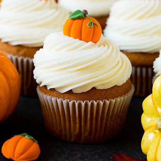 The absolute BEST pumpkin cupcakes! Tender, light and fluffy, topped off with the most amazing cream cheese frosting. RECIPE: https://www.dinneratthezoo.com/pumpkin-cupcakes/ | Dinner at the Zoo