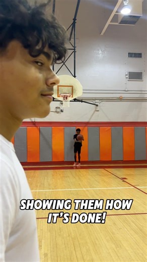 FoxtooElite teaching them how it’s done!