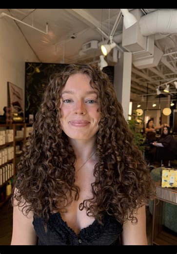 Transform Your Look with a Stunning Curly Cut