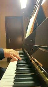 “Walk on by” - musica di Burt Bacharach (Al pianoforte Vincenzo Rotunno)