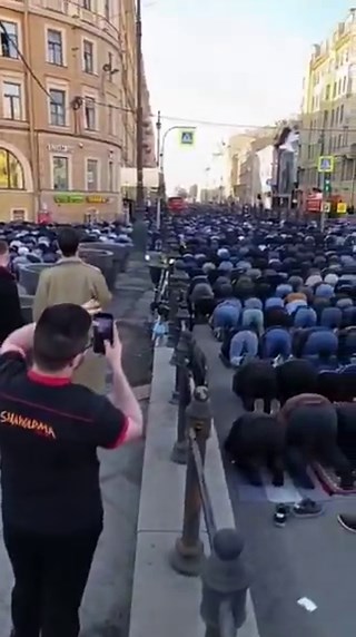 Tens of thousands Muslims gathered on the streets of St Petersburg yesterday to celebrate Eid al-Fitr (the end of Ramadan).Some right-wing nationalists in the West believe there aren’t many Muslims in Russia, but the reality is very different.Next year, 20% of the 18-year-olds that will be drafted for military service will be Muslim.Around 2.5 million, or early 20%, of Moscow’s population is Muslim and their share is increasing every year due to immigration and higher birth rates.One of the citi