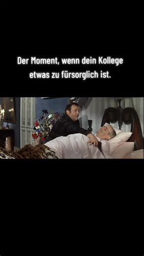 Der Kommissar liegt im Bett und sein Kollege kümmert sich rührend um ihn… Immer wieder zudecken, alles ganz fürsorglich. Bis man merkt: Die Pistole ist plötzlich weg. 😂 #fantomas #louisdefunes #filmklassiker #klassiker #lustig