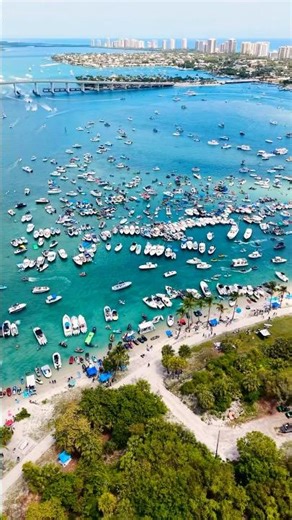 This is what Floatopia looks like in Florida 😳🔥🌊