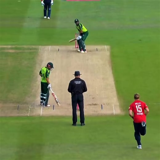 Just watch this class ….👀🤫🔥 #babarazam #foryoupageofficiall #unfrezzmyaccount