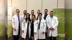 WATCH: Fourth-year University of Saskatchewan medical students had a unique experience completing school during a pandemic. READ MORE: https://globalnews.ca/news/7784832/usask-medical-students-residency/ | Global Regina