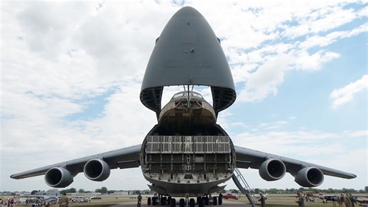 C5“银河”运输机，短距起降全过程曝光，驾驶舱随意拍！