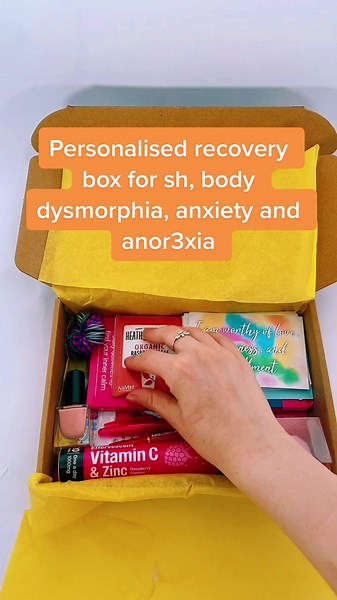 Not posted one of these in a while! I loved getting to make a colour-themed box! 🥰 #hopefulhive #smallbusiness #mentalhealth #mhtiktok #foryou #recovery #edsheeranrecoveryy #bodydysphormia #anxiety #fyp #packingorders #personal #satisfying