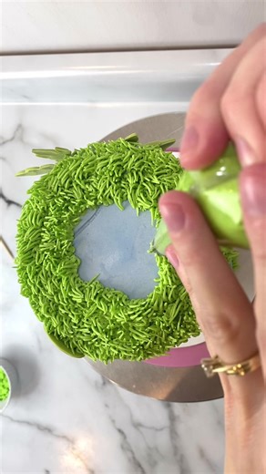 Creating Buttercream Grass with Piping Tip 233