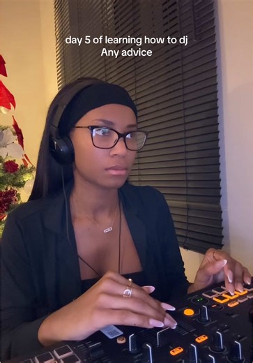 Day 5 of learning how to dj😃 any advice plsss helppp Tried mixing @kwn with Drake